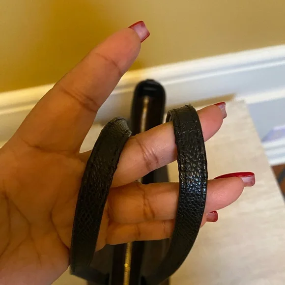 City Zip Tote In Signature Canvas Preloved SOLD - Picture 6 of 16